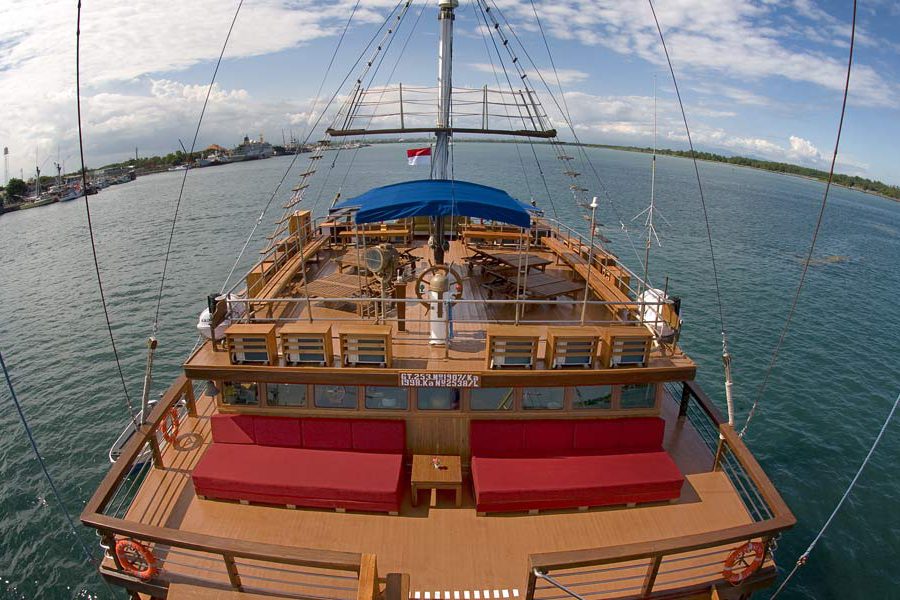Cheng Ho Deck Croisière Komodo Asiaqua