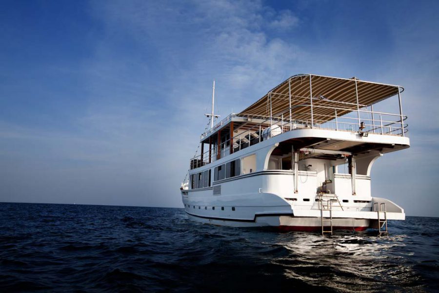 Oceanic-deck-Asiaqua-liveaboard