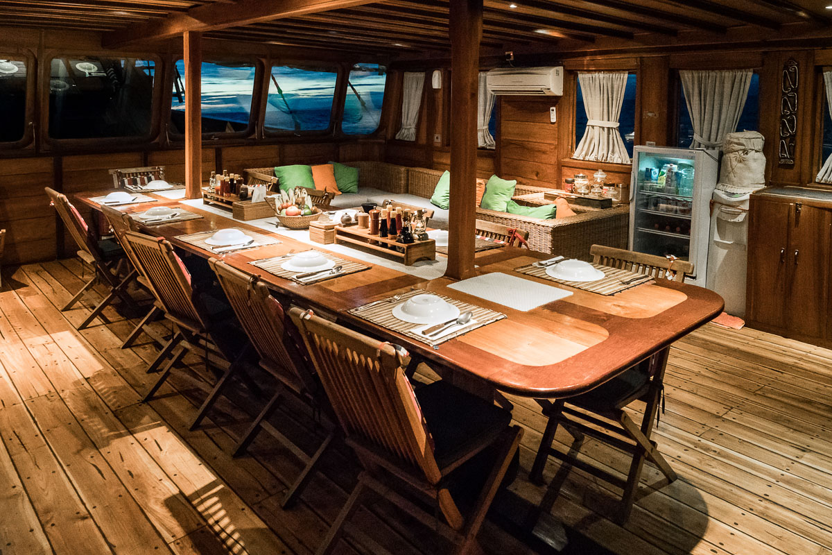 Salle à manger du bateau de croisière plongée Dune Aurora